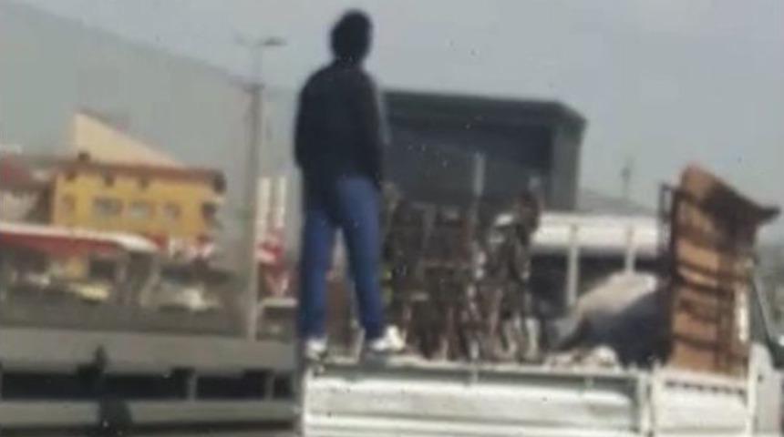 (&ouml;zel) Kamyon Tepesinde Tehlikeli Yolculuklar Kamerada