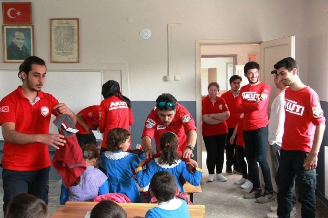 &Uuml;niversiteli Akut G&ouml;n&uuml;ll&uuml;leri &Ouml;ğrencileri Sevindirdi