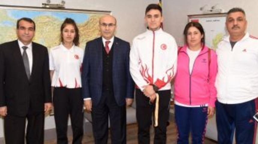 Başarılı Sporcular Vali Demirtaş&rsquo;ı Ziyaret Etti