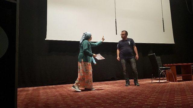 &Ouml;ğrenciler 6 Aylık Eğitim Sonrasında Tiyatro Sahnesine &Ccedil;ıktı 1