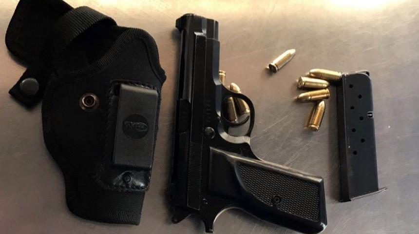 Mkp &Uuml;yesi 2 Ş&uuml;pheli Silahlarıyla Birlikte Yakalandı