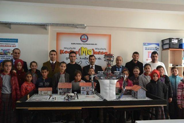 Saruhanlı’da Öğrenciler Robotik Çalışmaları İnceledi