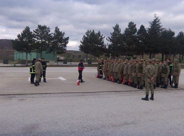 Mühimmat Depo Komutanlığında Askerlere Yangın Eğitimi