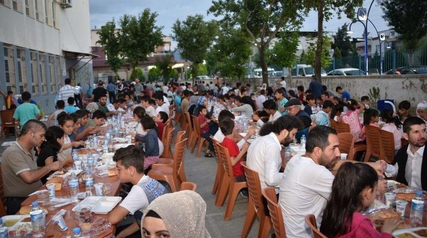 Yunusemre&rsquo;nin İftar Sofrası Fevzi &Ccedil;akmak&rsquo;ta Kuruldu