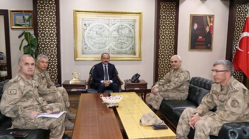 T&uuml;mgeneral G&uuml;ney&rsquo;den Vali Atik&rsquo;e Ziyaret