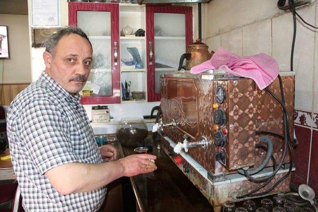 Oltulu Çaycı Bir Günlük Kazancını Şehit Ailelerine Bağışladı