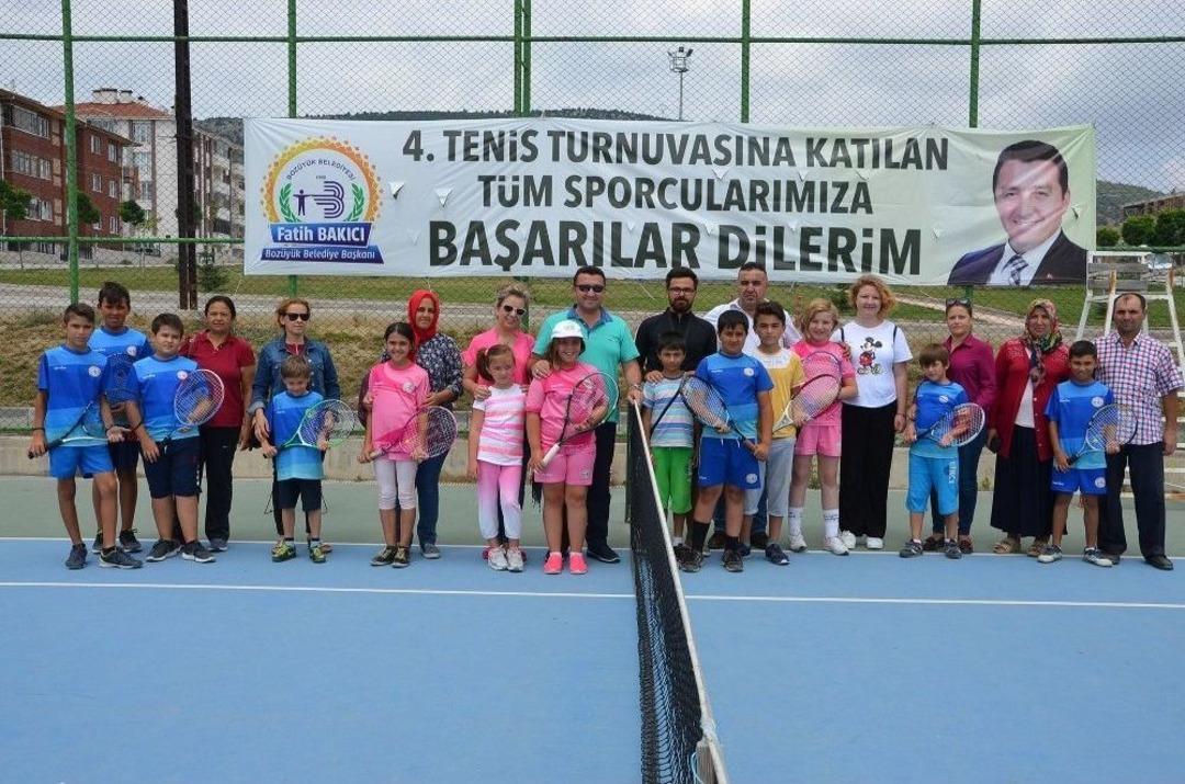 Boz&uuml;y&uuml;k Belediyesi Yaz Spor Okulları İ&ccedil;in Başvurular Devam Ediyor