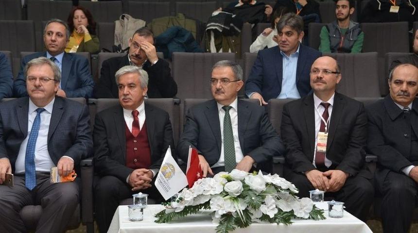 Sel&ccedil;uk&rsquo;ta "ıcente&rsquo;171" Konferansı Başladı