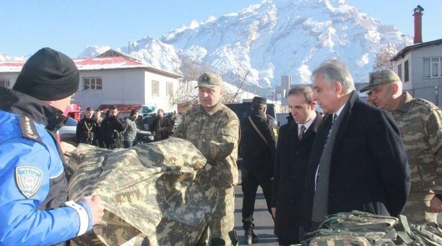 G&uuml;venlik Korucularına Su Ge&ccedil;irmez Ve Yanmaz Malzeme