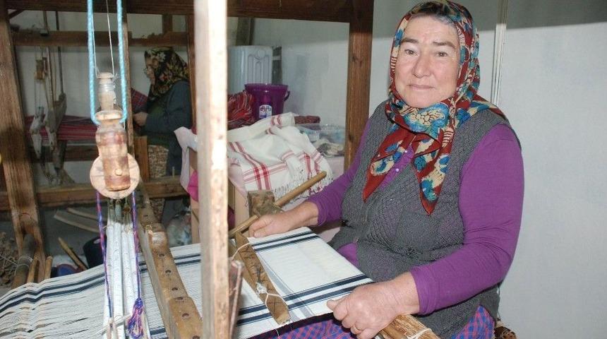 K&ouml;yden Şehre Getirilen Dokuma Tezgahlarında El Sanatlarını Yaşatıyorlar
