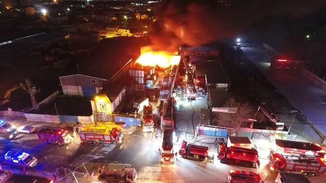 Eyüpsultan’daki İzolasyon Fabrikası Yangını Havadan Görüntülendi