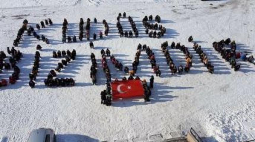 Ağrılı &Ouml;ğrencilerden Abd&rsquo;ye Koreografili Tepki