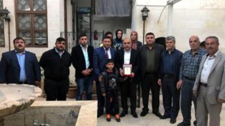 Sivil Şehit Ve Gazi Aileler Derneğinden Başkan Kara&rsquo;ya Plaket