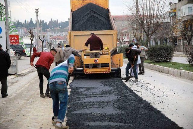 Sıcak Asfalt Yama İşlemleri Devam Ediyor