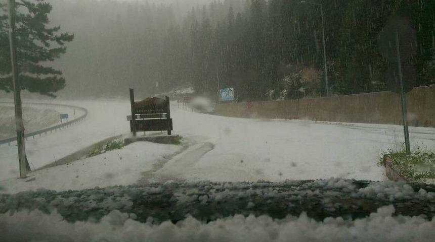 Ilgaz Dağı Milli Parkına Dolu Yağdı