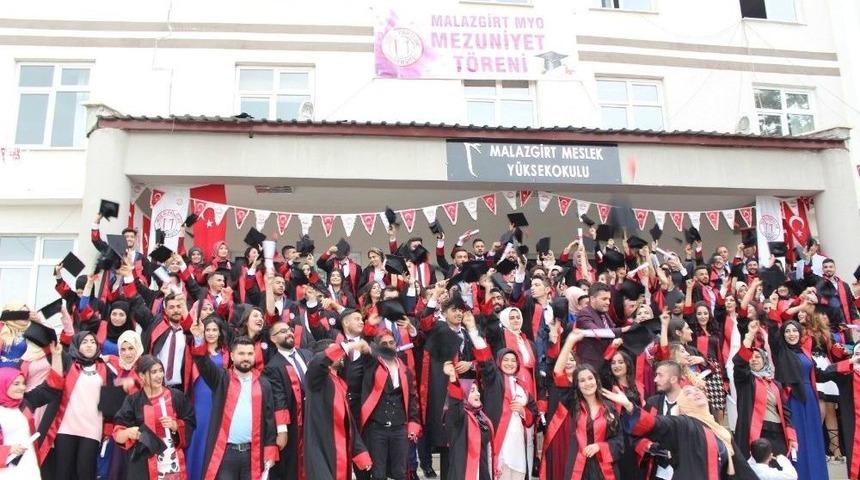 Malazgirt Meslek Y&uuml;ksekokulunda Mezuniyet T&ouml;reni