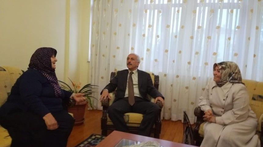 Başkan G&uuml;l&rsquo;den 15 Temmuz Şehidinin Annesine Ziyaret