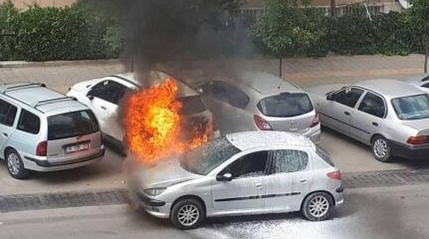 Benzin Ka&ccedil;ağından Ara&ccedil; Alev Aldı