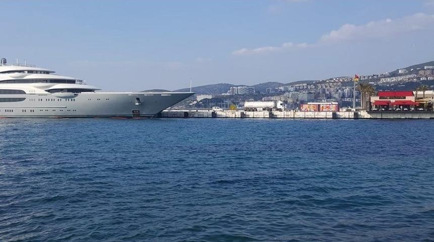 Rus Milyarderin Yatı Kuşadası&rsquo;nda 23 Tanker Yakıt Aldı