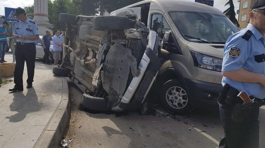 Kontrolden &Ccedil;ıkan Cip Devrildi: 1 Yaralı