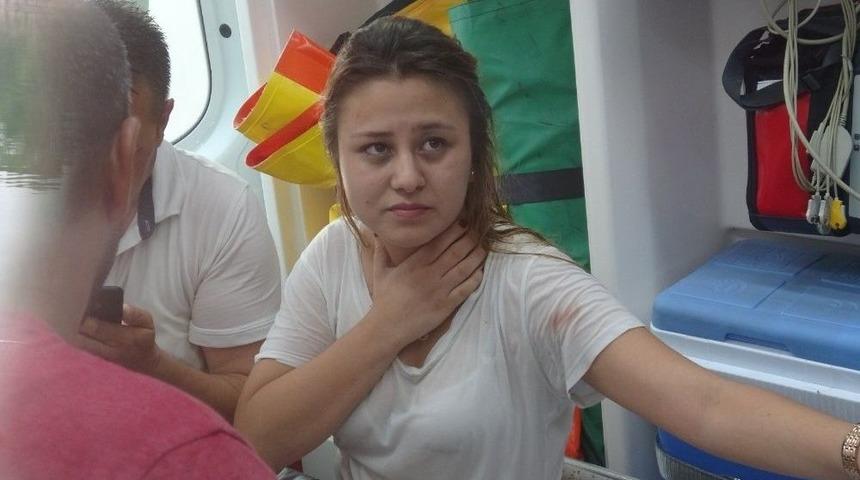 Otomobili İle Birlikte Nehre D&uuml;şen Kızını Kurtardı