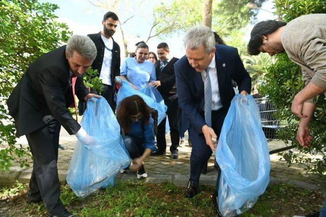 Rektör Prof. Dr. Budak, Öğrencilerle Kampüs Temizliği İçin El Ele Verdi