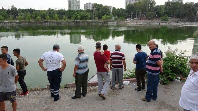 Otomobili İle Birlikte Nehre Düşen Kızını Kurtardı