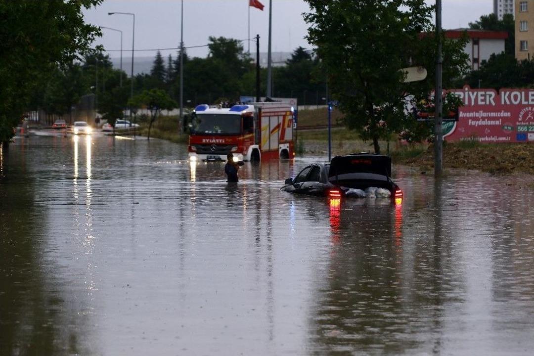 Yağmur Ankara&rsquo;yı Fel&ccedil; Etti