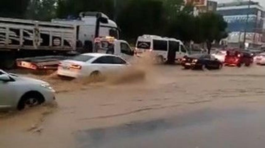 Denizli&rsquo;de Sağanak Yağış Sonrası Yaşananlar Kamerada