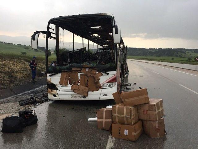 Kütahya’da Yolcu Otobüsü Alev Alev Yandı