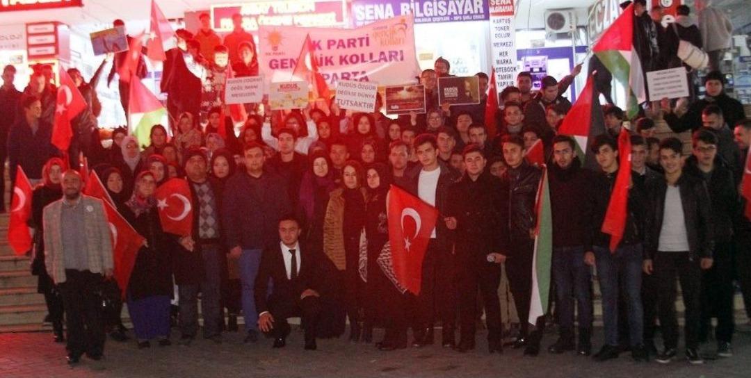 Isparta Ak Gen&ccedil;lik&rsquo;ten Kud&uuml;s Protestosu