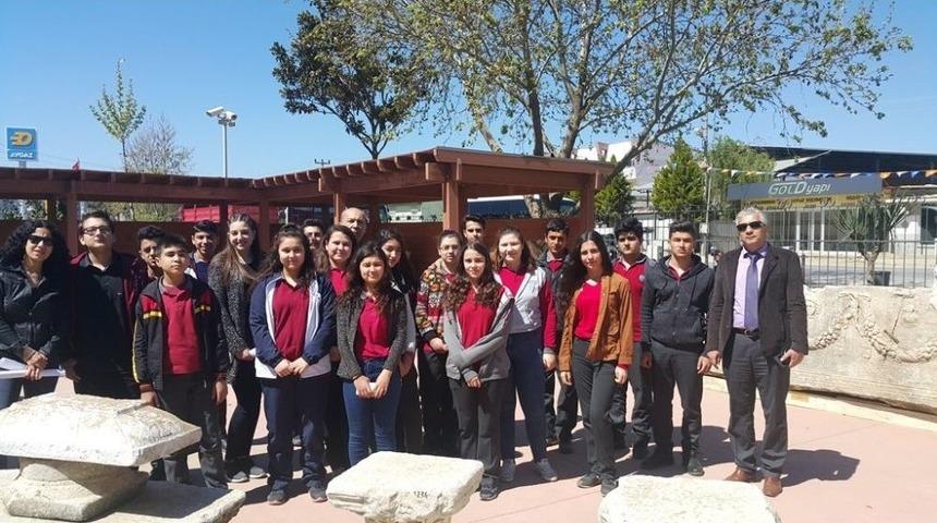 &Ouml;ğrenciler 1 Saat İ&ccedil;inde 3000 Yıllık Tarihi Gezi