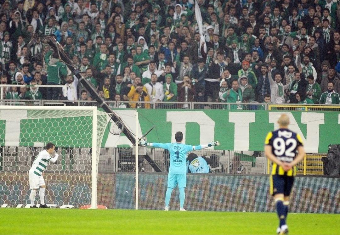 S&uuml;per Lig: Bursaspor: - Fenerbah&ccedil;e: 1 (ikinci Yarı Devam Ediyor)