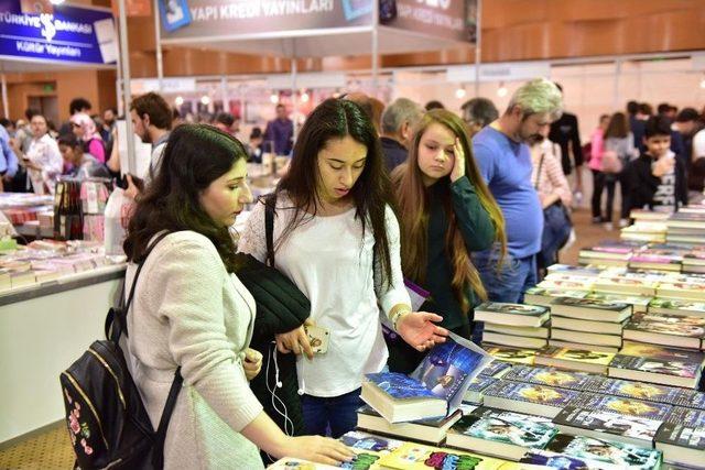 Kepez Kitap Fuarı’na Ziyaretçi Akını 3