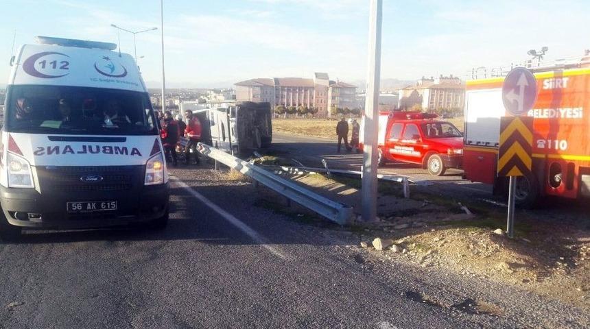Siirt&rsquo;te Kamyon Devrildi: 4 Yaralı