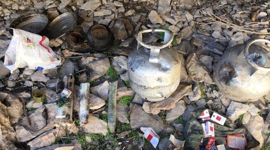 Hakkari Kırsalında M&uuml;himmat Ve Tuzaklar Ele Ge&ccedil;irildi