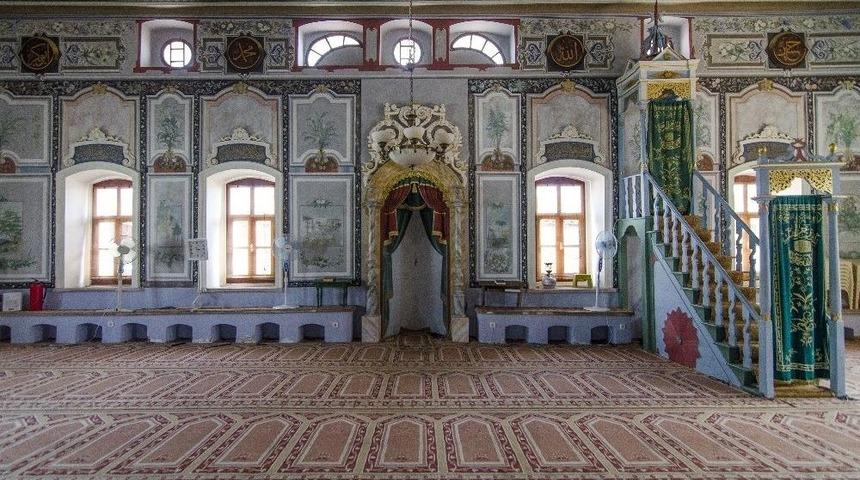 Burhaniyeli Amat&ouml;rler Şahinler Camiini Fotoğrafladı