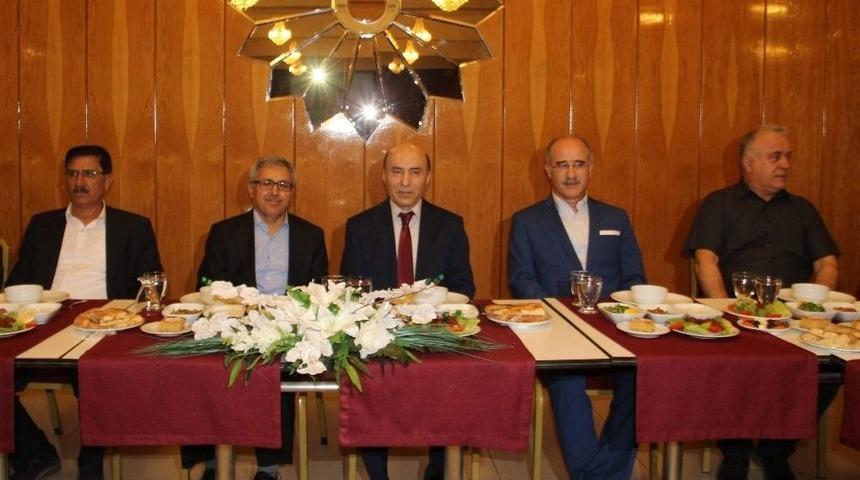 Rekt&ouml;r G&uuml;l İftarda Basın Mensuplarıyla Bir Araya Geldi