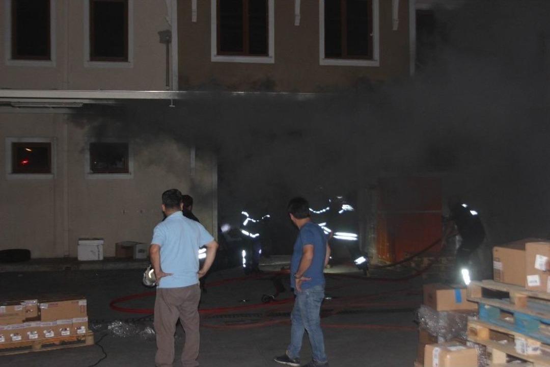 Ecza Deposunda &Ccedil;ıkan Yangında Ekipler Zamanla Yarıştı