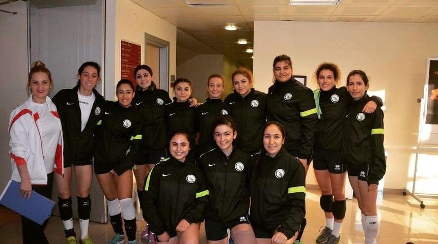 D&uuml;zce &Uuml;niversitesi Bayan Voleybol Takımı Grup İkincisi Oldu