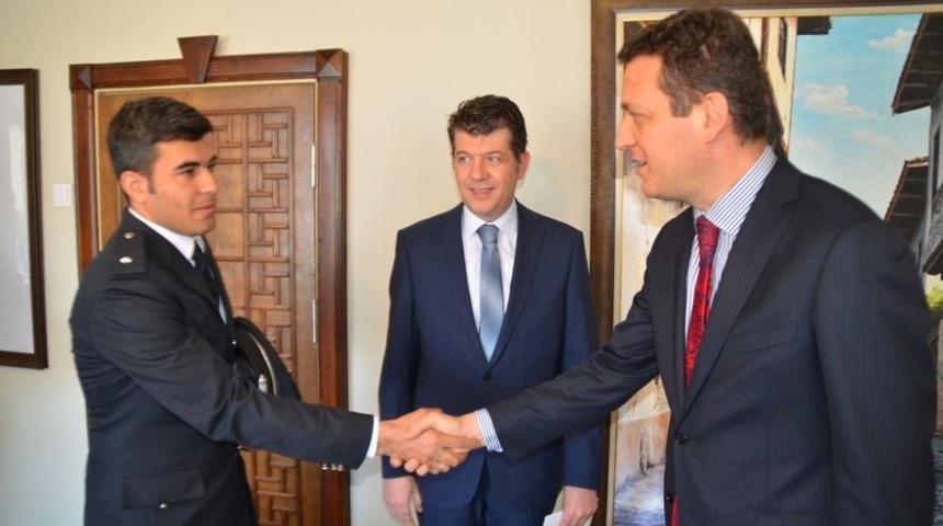 &Uuml;rkmezer, Emniyet Mensuplarını Kabul Etti