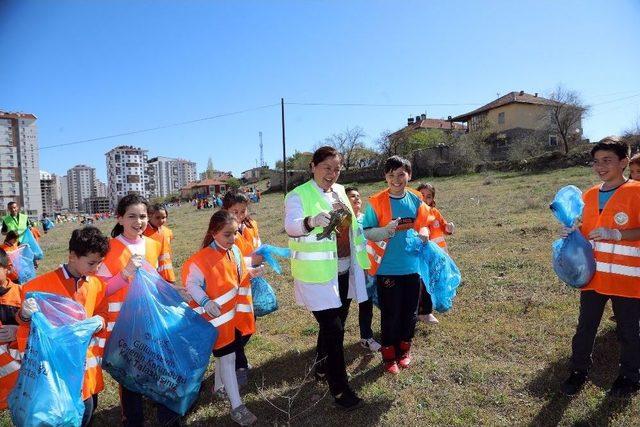 Talas Belediyesi Ve Öğrencilerden Çevre Temizliği