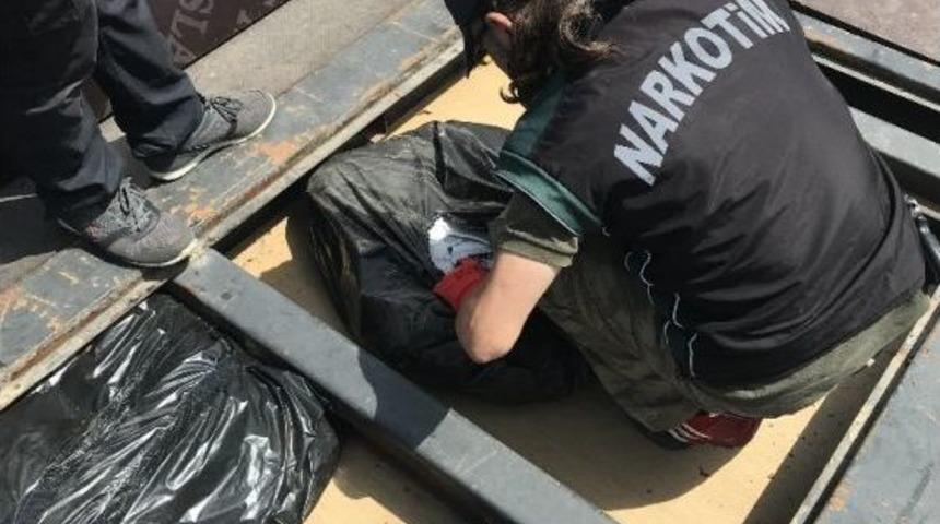 Tır Zulasında "esanslı" 76 Kilo Esrar Ele Ge&ccedil;irildi