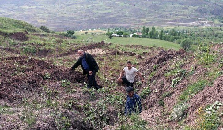 Heyelanlı Sahadaki Evlerinde Adeta Ölümü Göze Alarak Yaşamaya Devam Ediyorlar G3