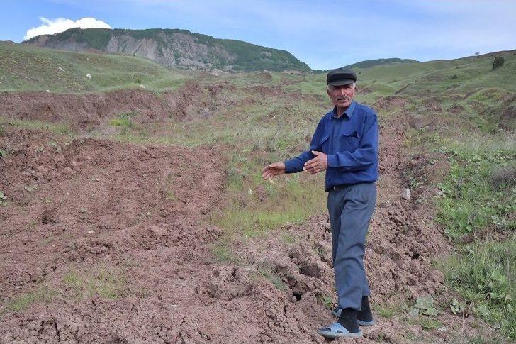Heyelanlı Sahadaki Evlerinde Adeta Ölümü Göze Alarak Yaşamaya Devam Ediyorlar G5