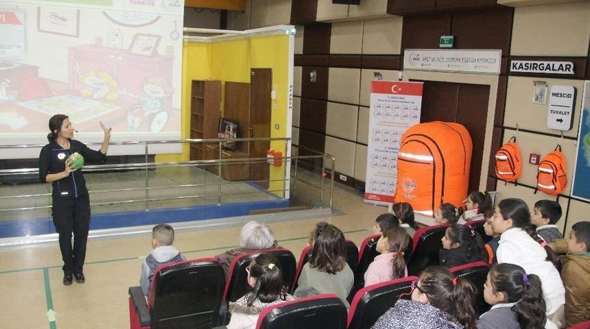 &Ccedil;ocuklara Deprem Eğitimi Verildi