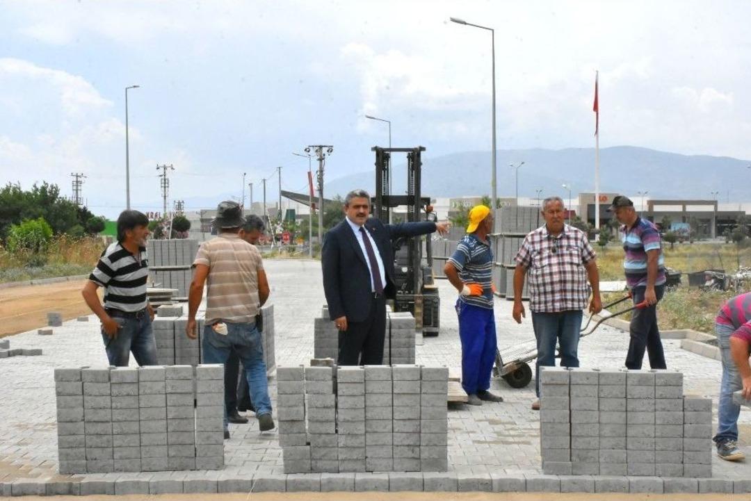 Nazilli Belediyesi İsabeyli&rsquo;de Yol &Ccedil;alışmalarını S&uuml;rd&uuml;r&uuml;yor