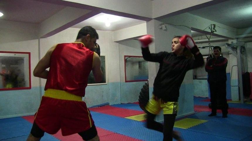 Uşaklı Hatice, Wushu’da Avrupa Şampiyonu Oldu