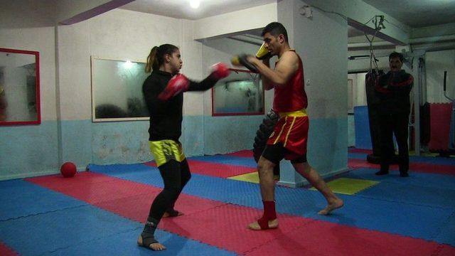 Uşaklı Hatice, Wushu’da Avrupa Şampiyonu Oldu