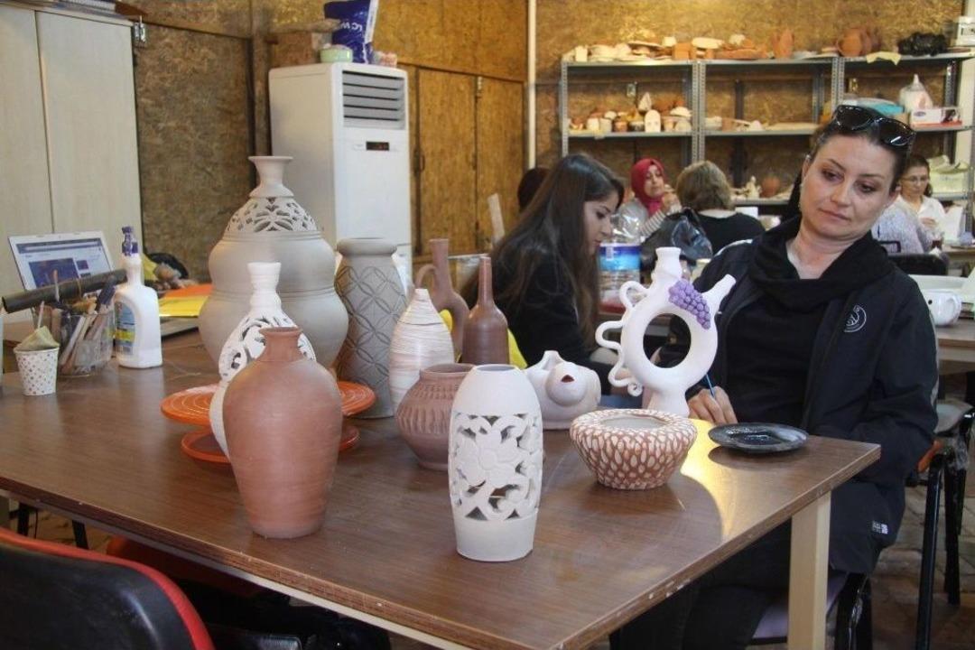 (&ouml;zel Haber) Kadınlar İş Stresini &Ccedil;amurla Atıyor